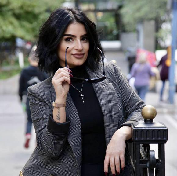 Meet your Posher, Amanda - Picture 1 of 1